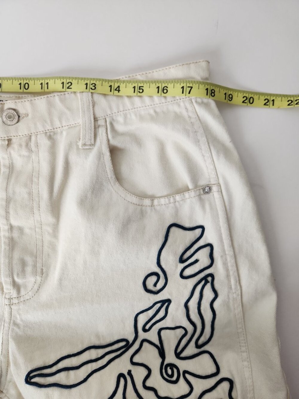 We The Free People Good Luck Soutache Barrel Jeans ivory floral embroidery sz 33 - Picture 12 of 16